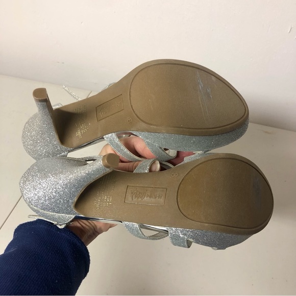 FIONI Night Women's Silver Metallic Glitter Strappy
platform Heels Size 8 EUC - Picture 6 of 10